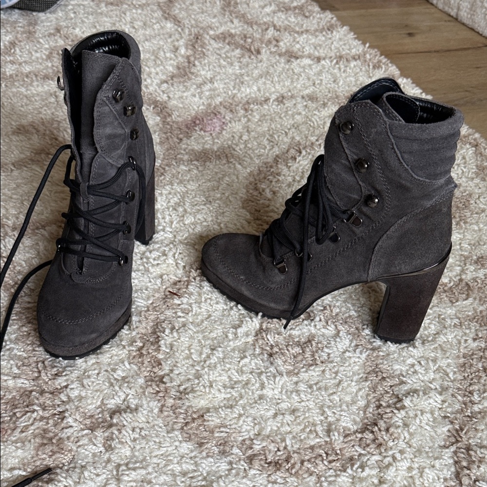 NWOT Women's DKNY Suede Lace-Up Ankle Boots
